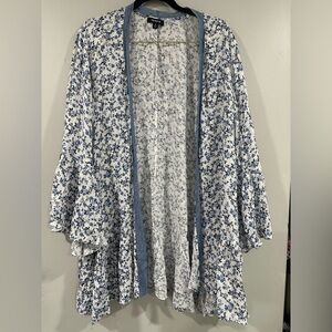 Torrid Blue and White Floral Kimono Size 2 blue lace trim